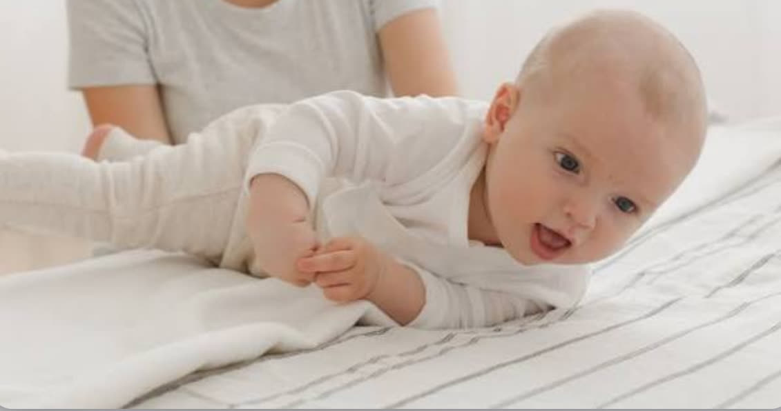 رشد و تکامل نوزاد ۳ تا ۵ ماهه