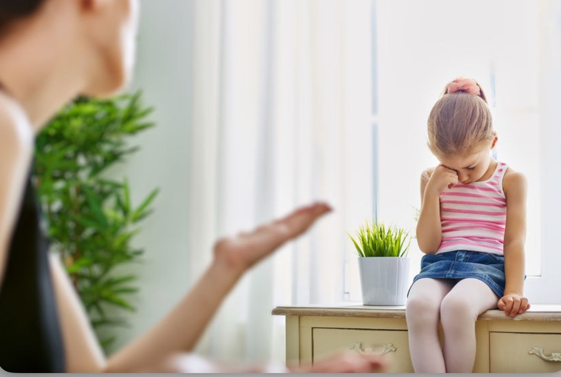 چگونه بدون فریاد زدن با کودک رفتار کنیم؟ راهکارهای مؤثر برای والدین