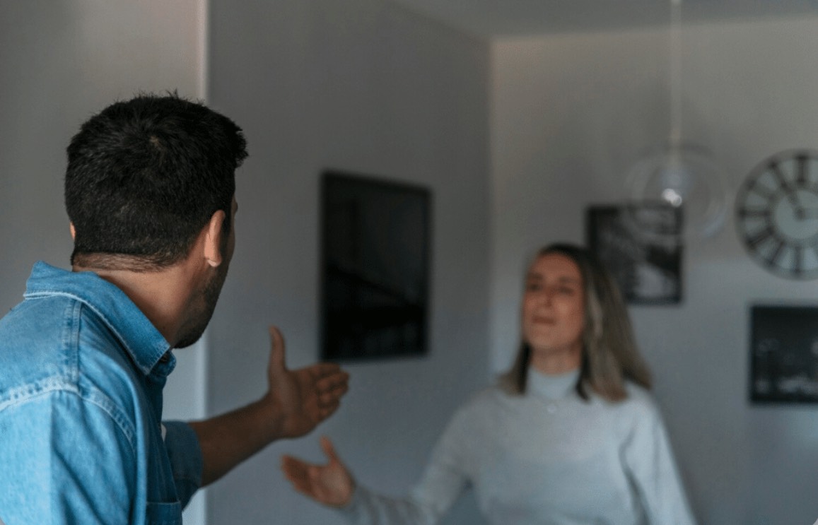 چرا سرزنش کردن مشکلات خانواده را حل نمیکند؟ نقش سرزنش در تشدید تعارضهای خانوادگی